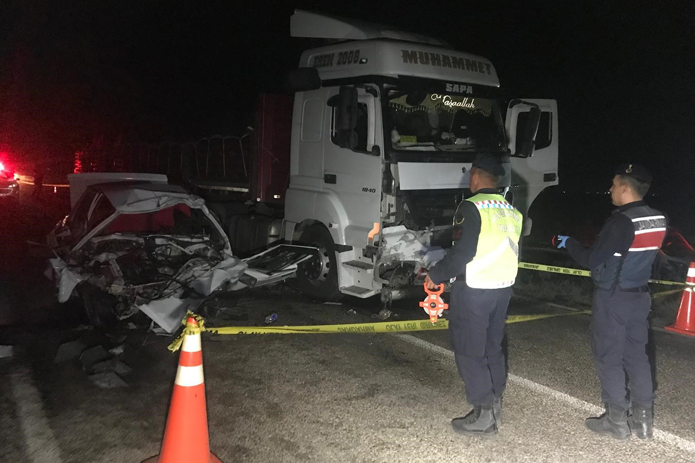 Konya'da TIR ile çarpışan otomobil sürücüsü hayatını kaybetti