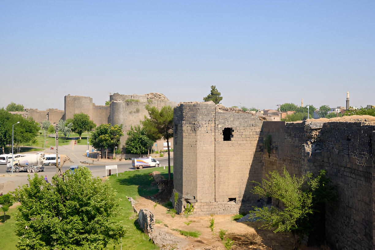 Diyarbakır'ın tarihi ilçesi yerli ve yabancı turistlerin gözdesi oldu