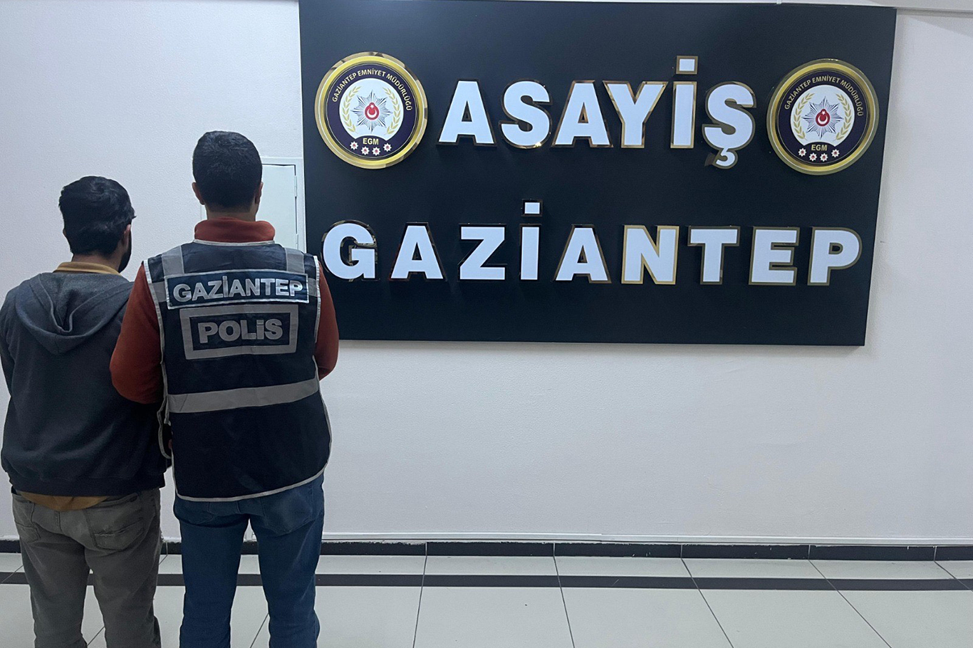 1 Ayda 830 kişi polis tarafından yakalandı