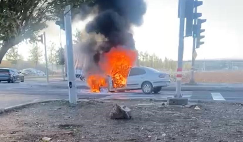 Diyarbakır’da otomobil alevlere teslim oldu