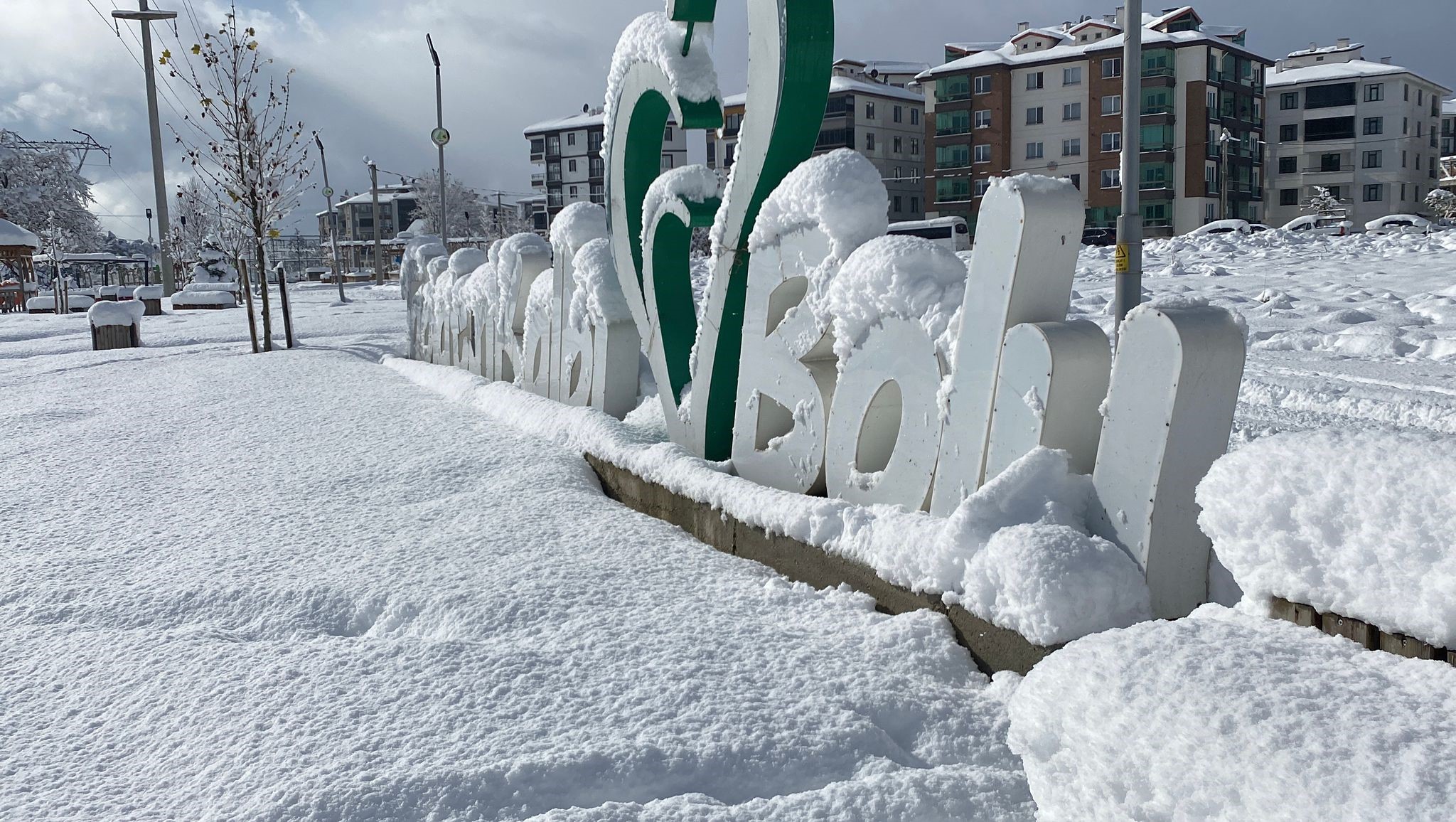 Bolu’da kar kalınlığı 30 santimetreyi geçti