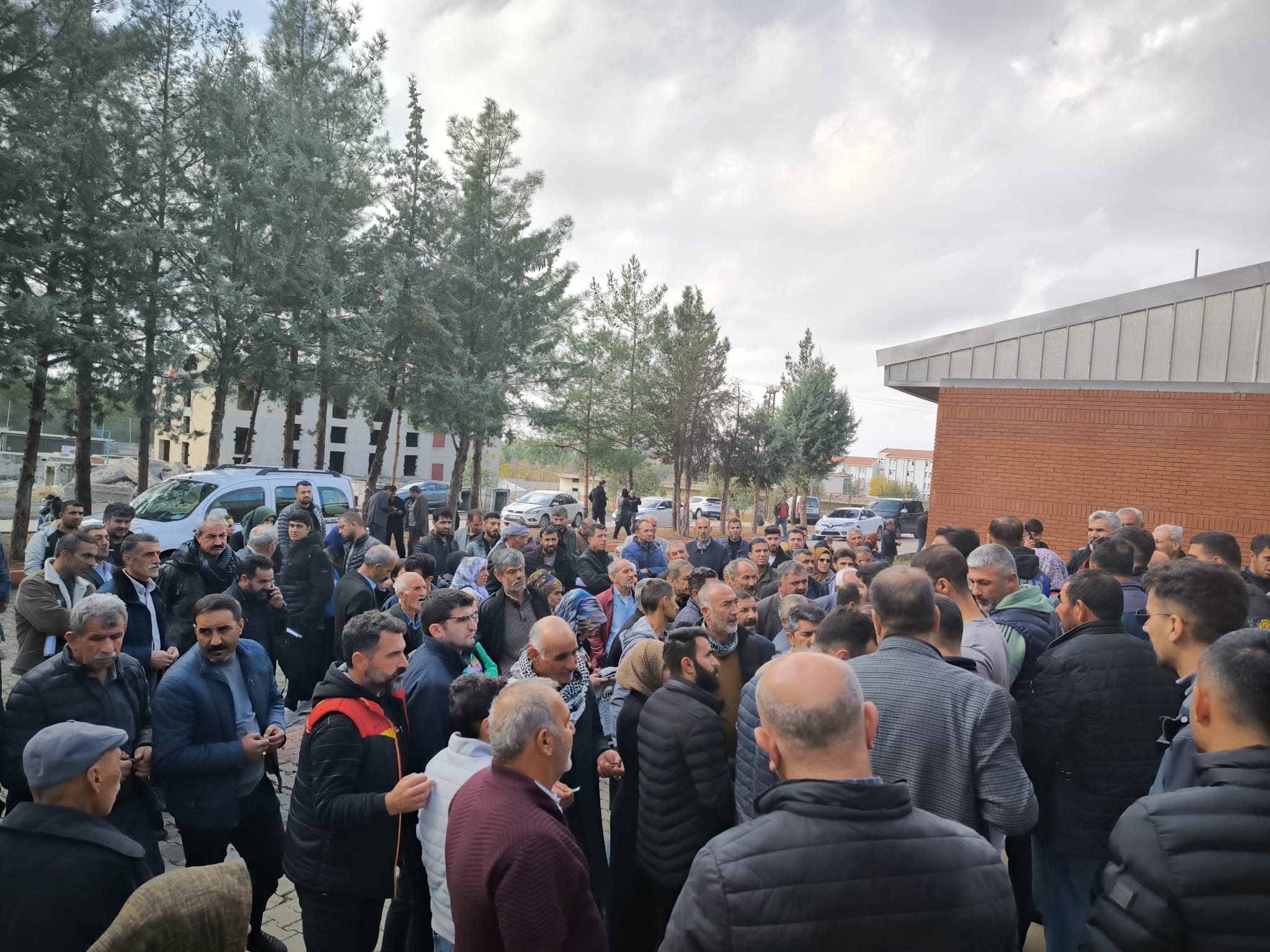 Diyarbakır’da Depremzedeler AFAD’a Akın Etti