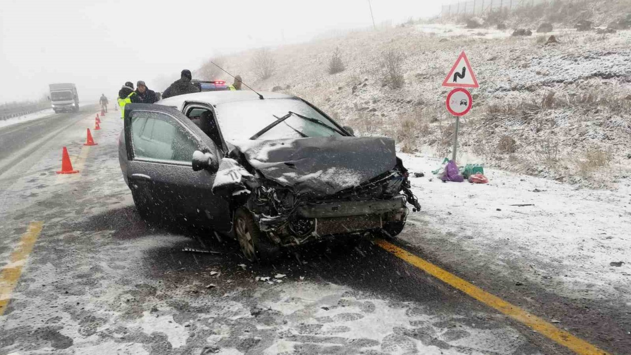 Ardahan’da kar ve sis kazayı beraberinde getirdi: 8 yaralı