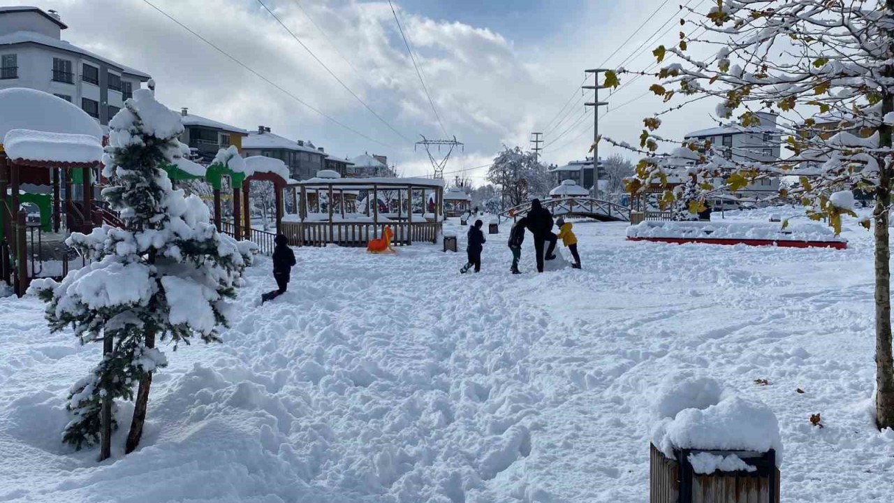 Bolu’da kar kalınlığı 30 santimetreyi geçti