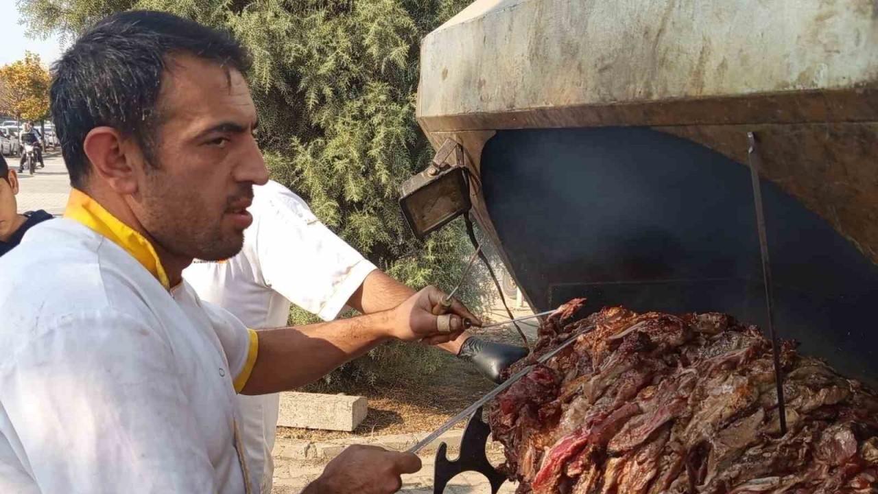 Eruzum'un çağ kebabı Diyarbakır'daki fuarda sergilendi