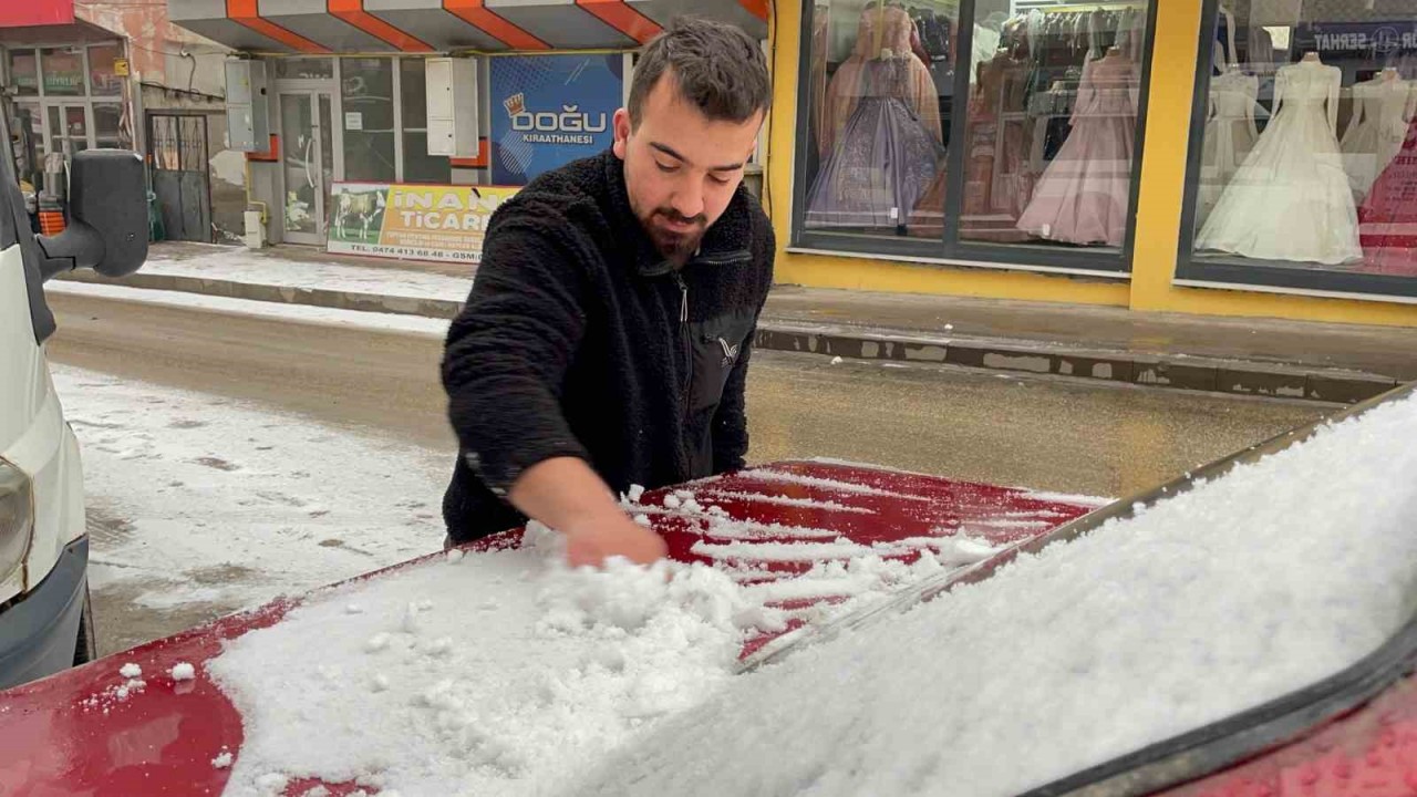 Sarıkamış beyaz gelinliğini giydi