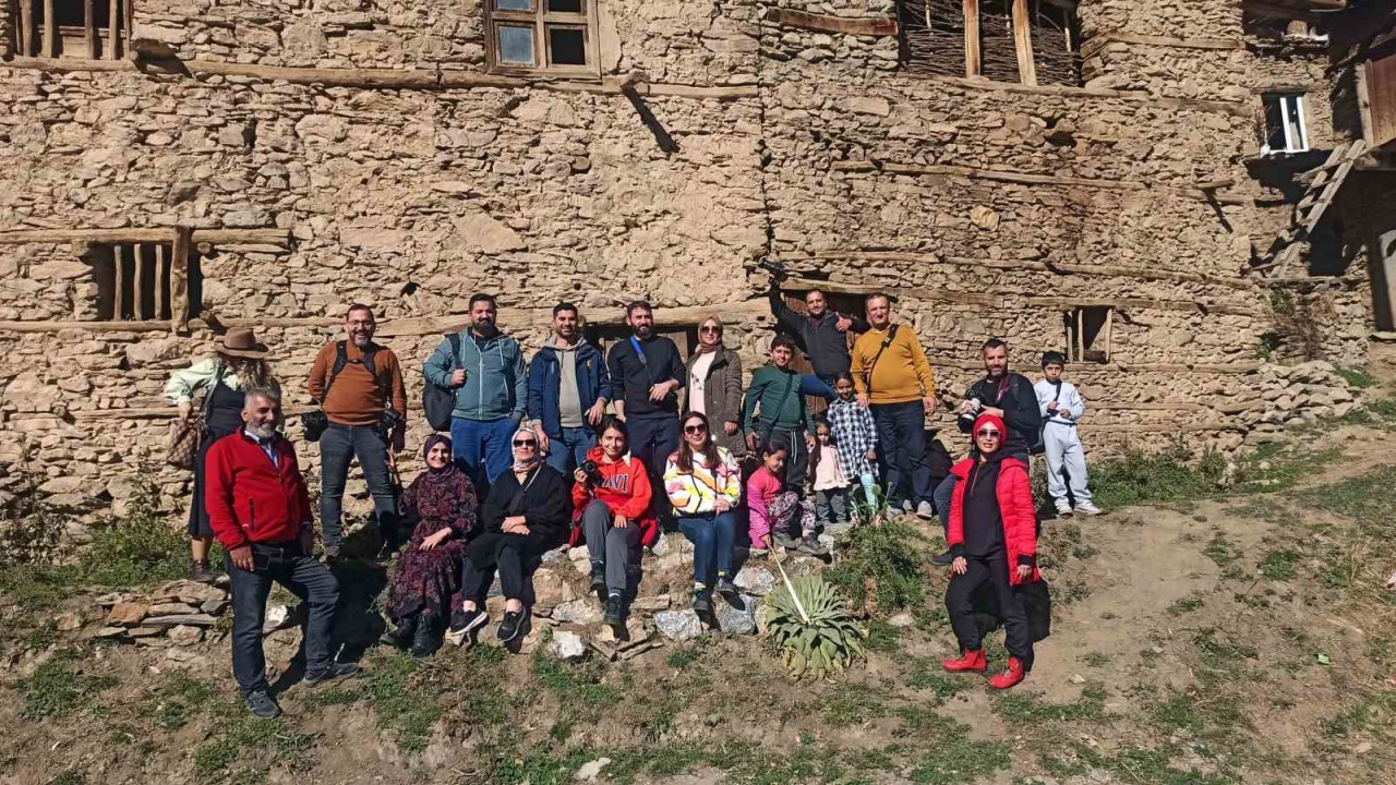 Hizan’ın köyleri fotoğraf tutkunlarını ağırlıyor