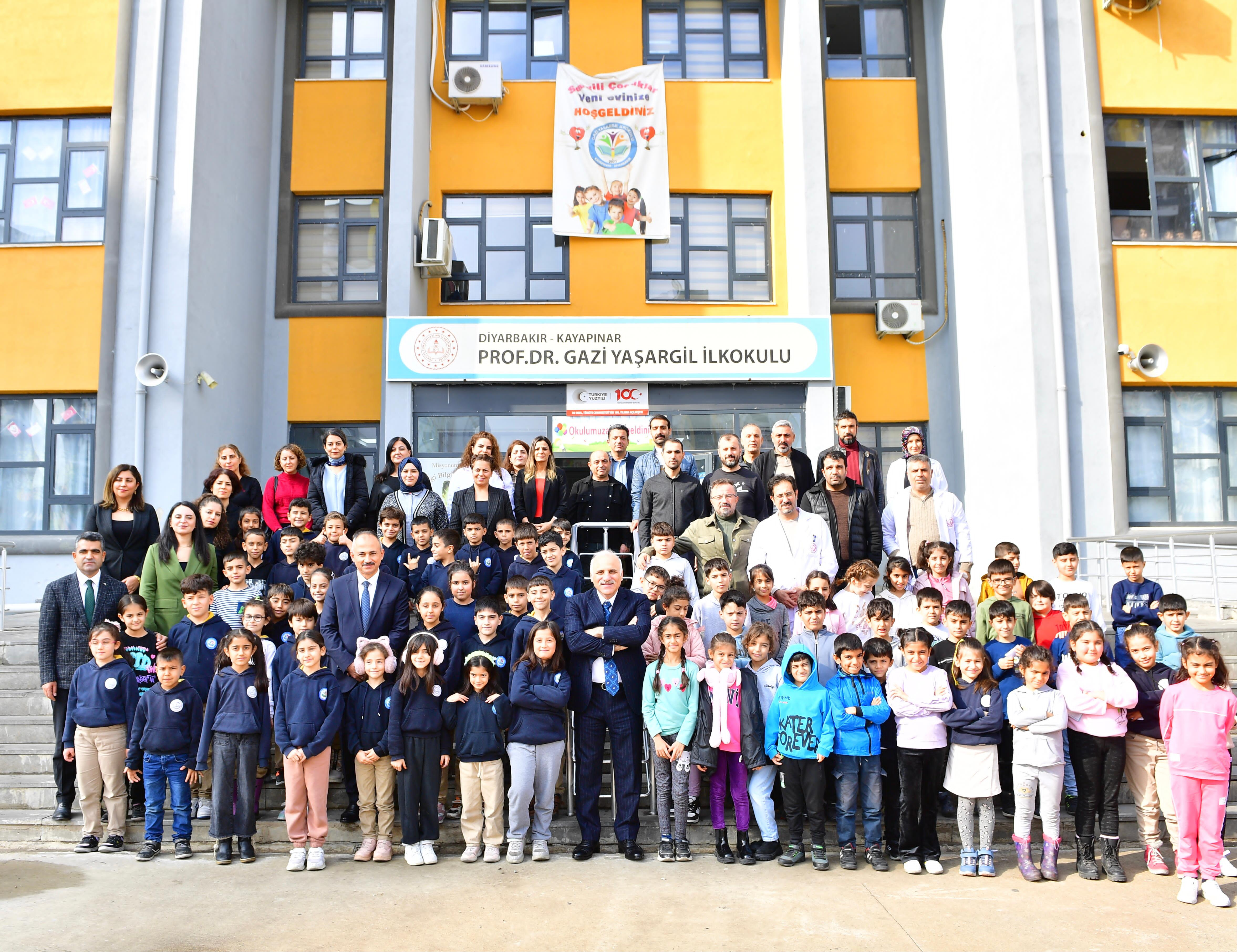 Diyarbakır Valisi Öğretmen Ve Öğrencilerle Buluştu (9)