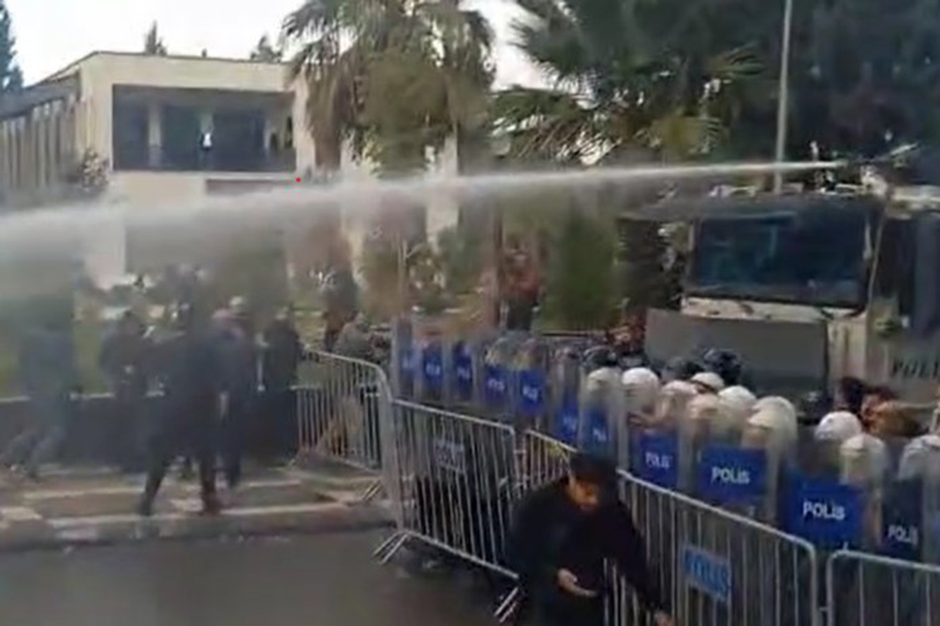 Halfeti’de kayyum protestosunda 8 gözaltı