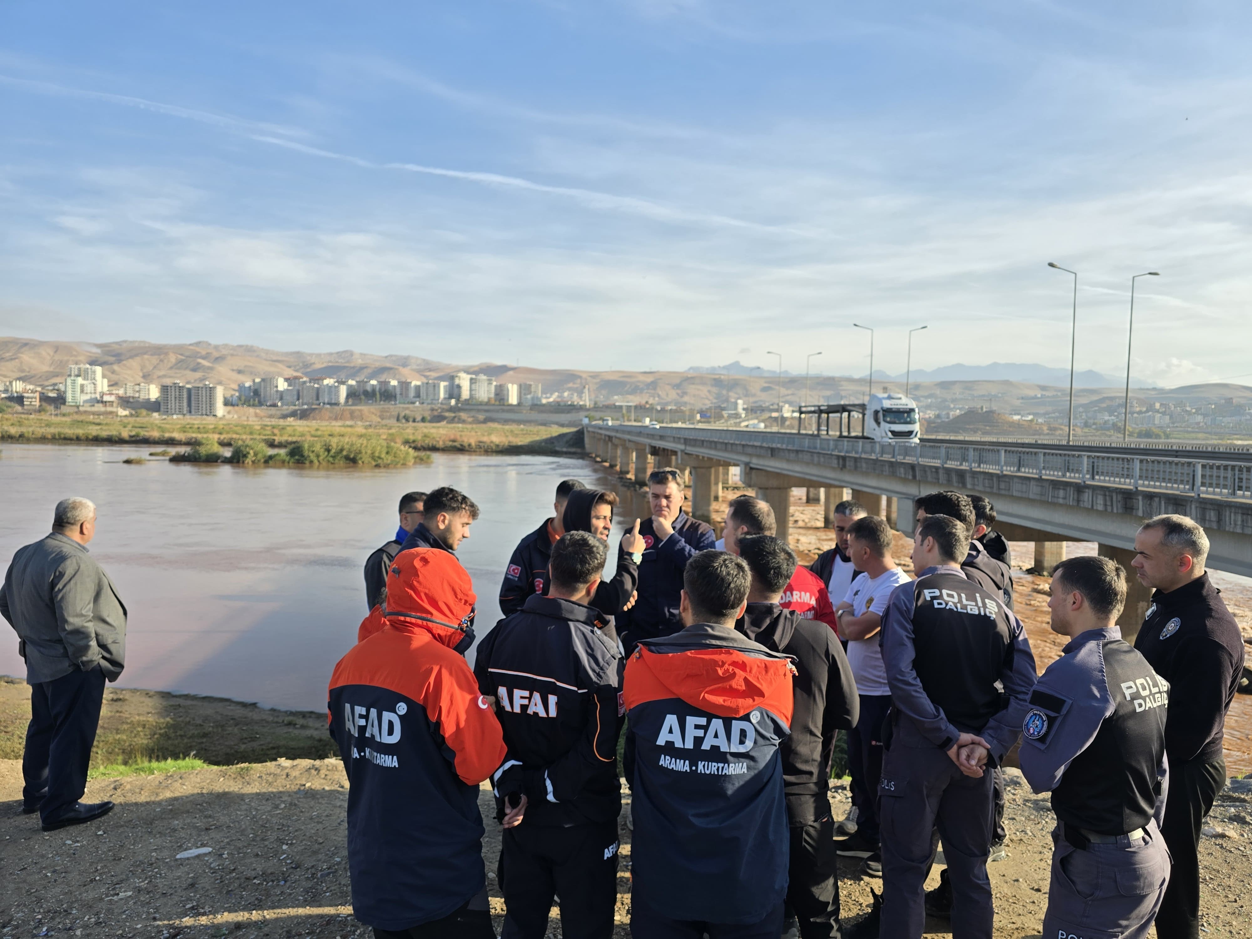 Kayıp Genci Bulmak Için Diyarbakır'dan Ekip Gönderildi! (2)