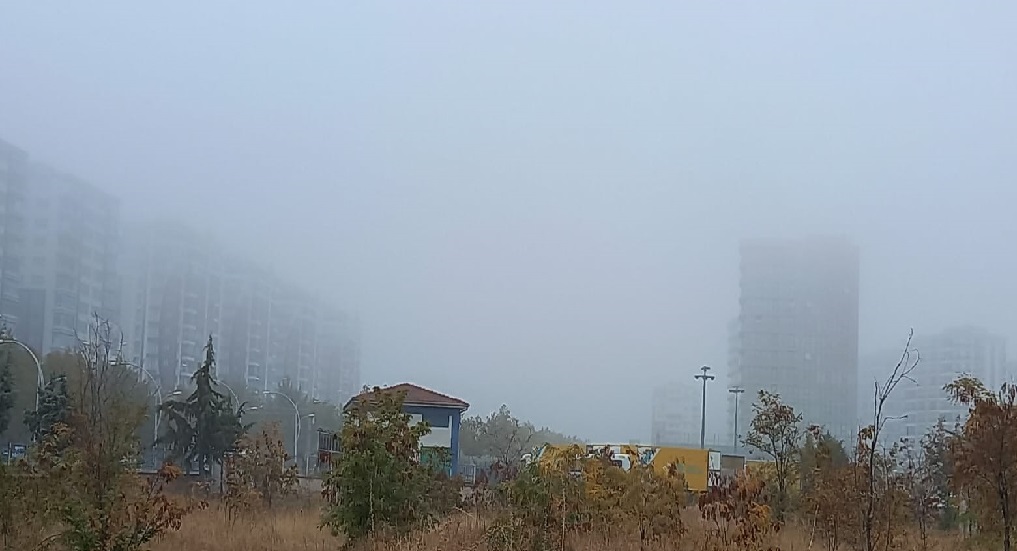 Diyarbakırlılar sisle uyandı: Uçak seferlerinde aksamalara neden oldu