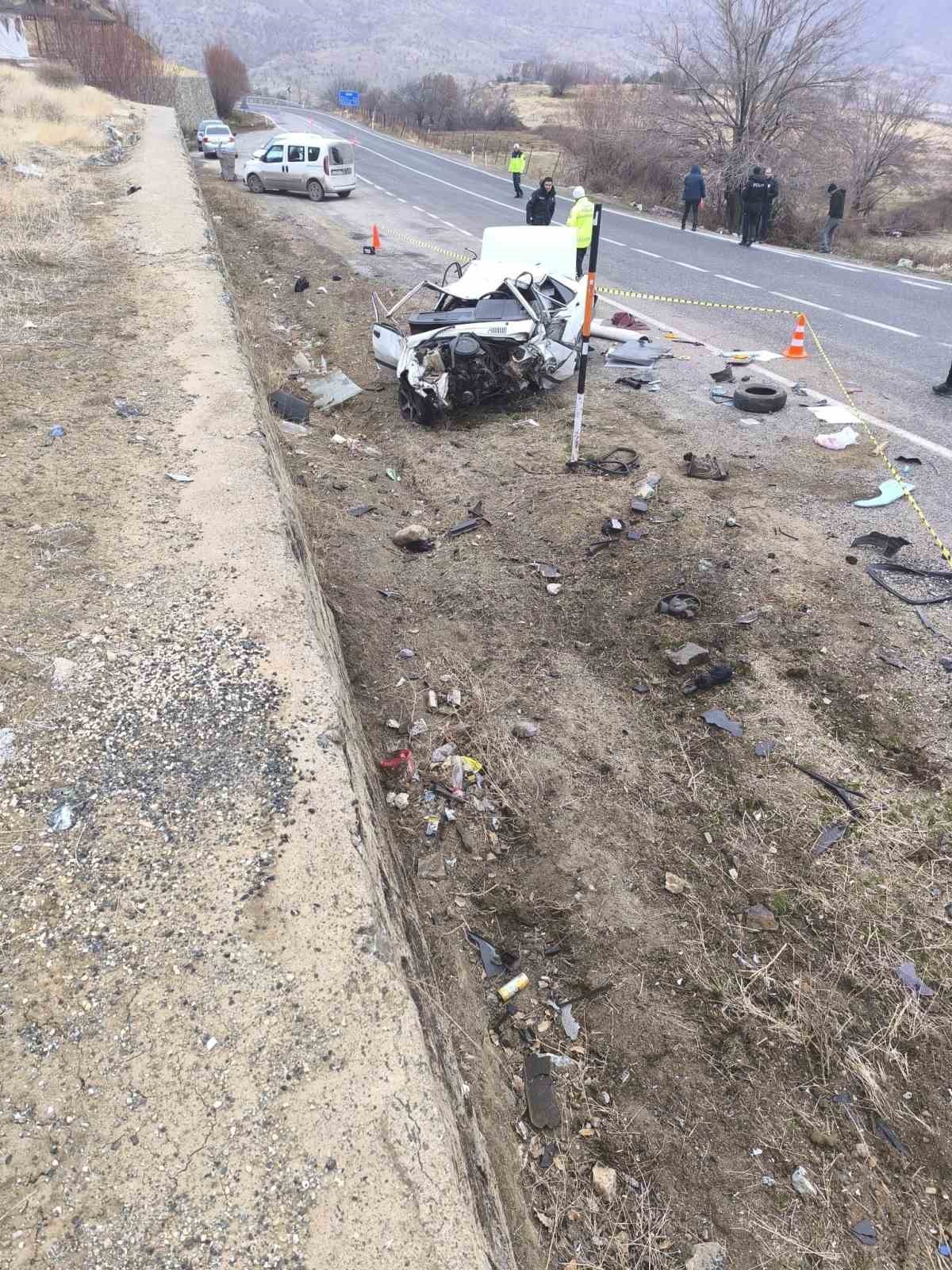 Elazığ’da otomobil duvara çarptı: 1 ölü