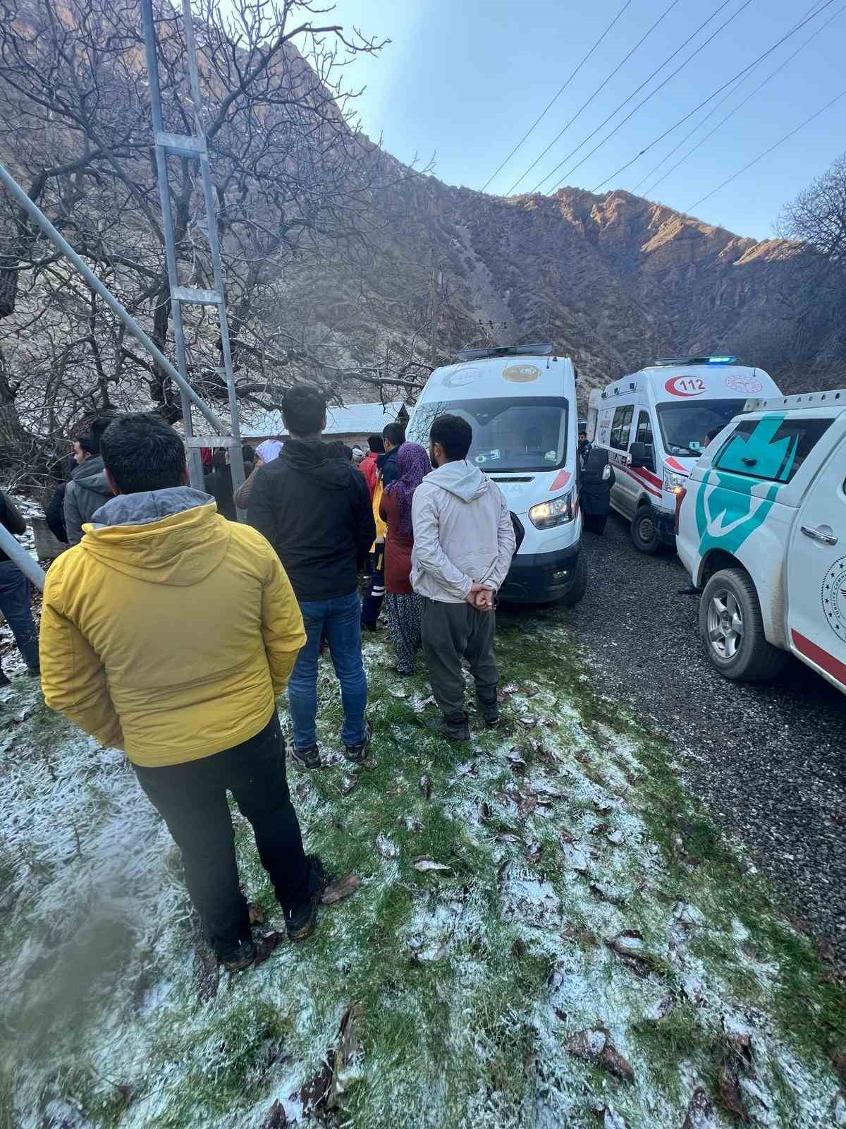 Hakkari’de dağdan düşen genç hayatını kaybetti