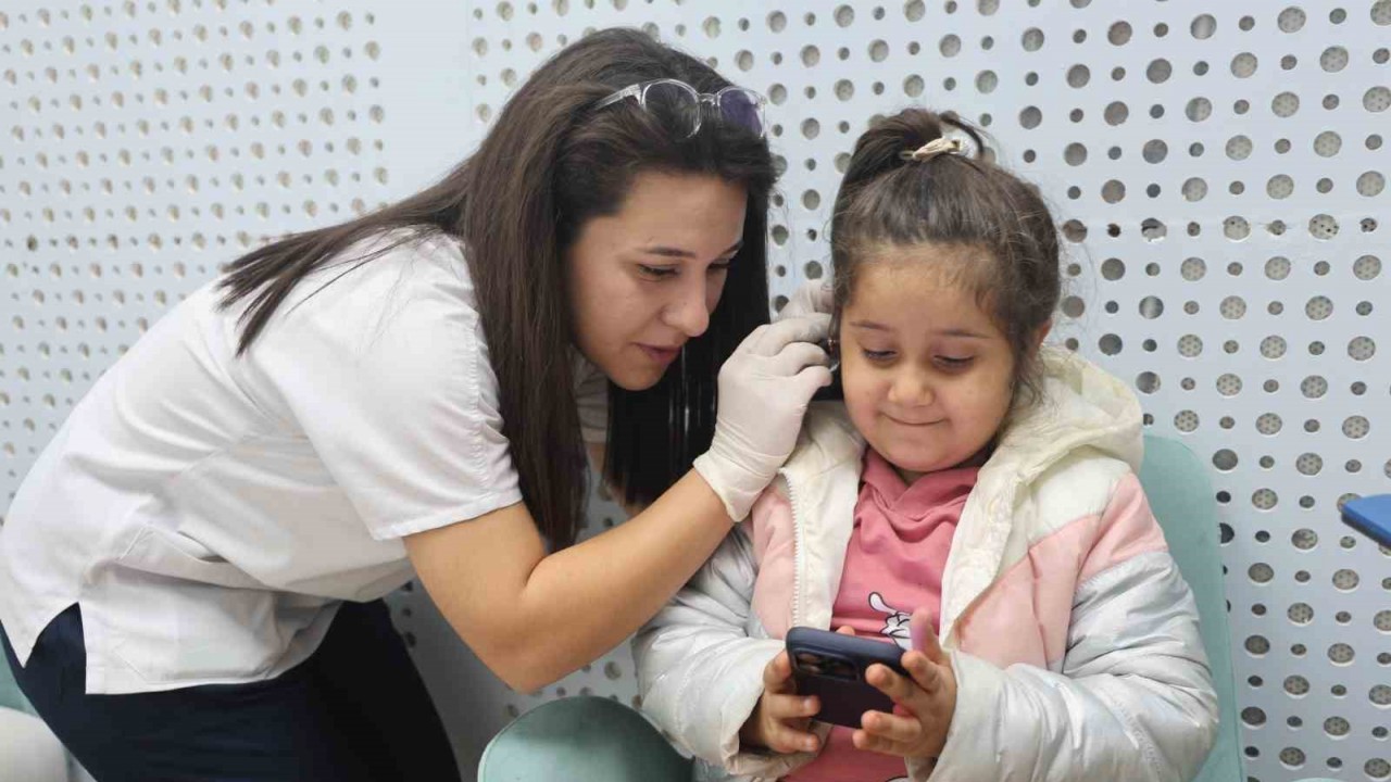 İki kuşak bir arada işitme sağlığı ve kulak bakımını öğrendi