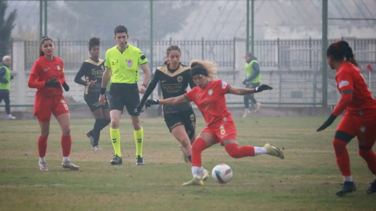 Amedspor Kadın Futbol Takımı 5-2 Yenildi