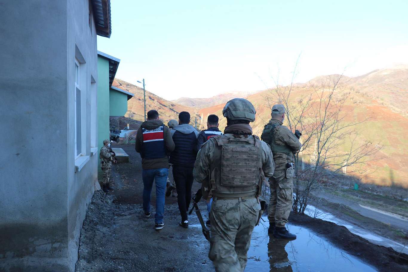 Bakan Yerlikaya: 147 PKK şüphelisi yakalandı