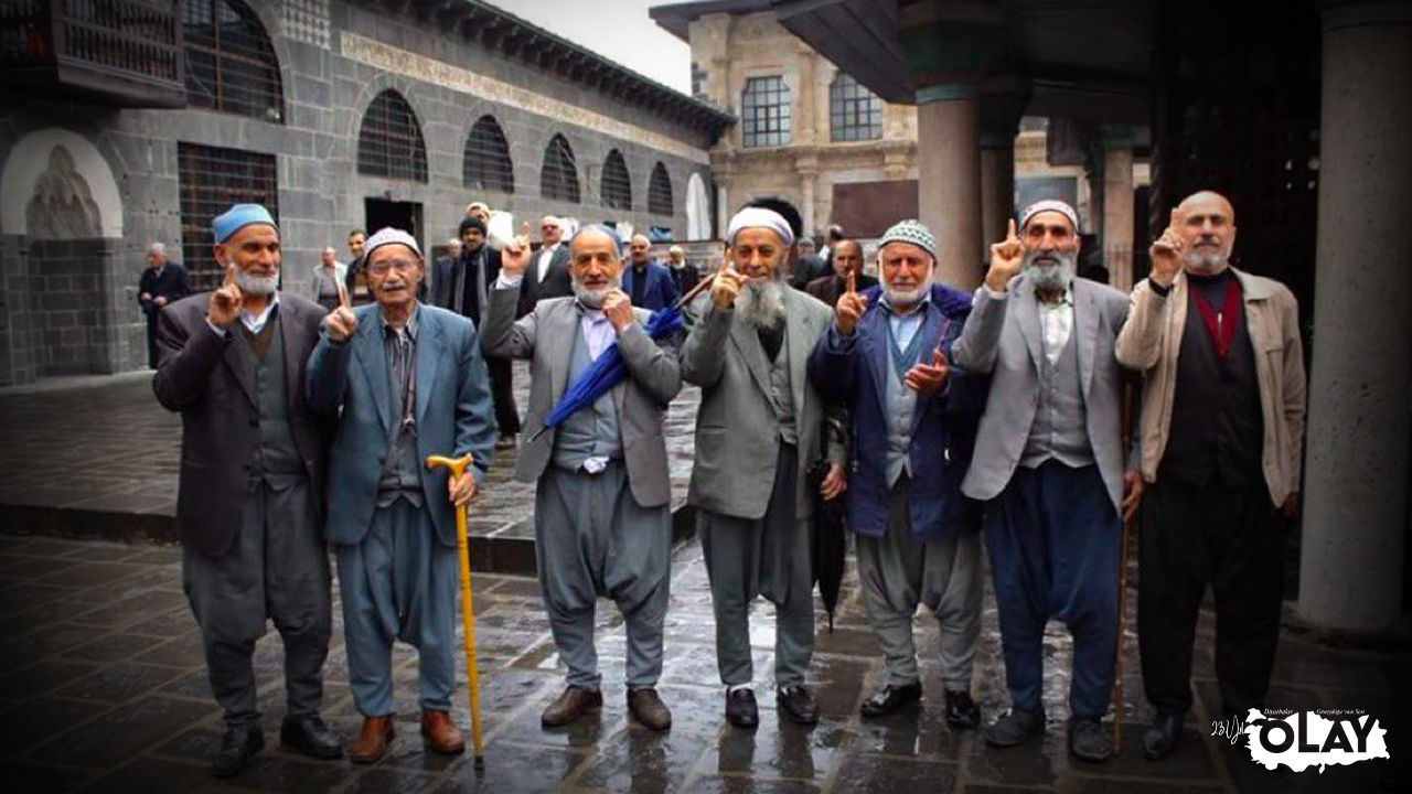 Diyarbakır Ulu Cami’de çekilen fotoğraf sosyal medyayı salladı