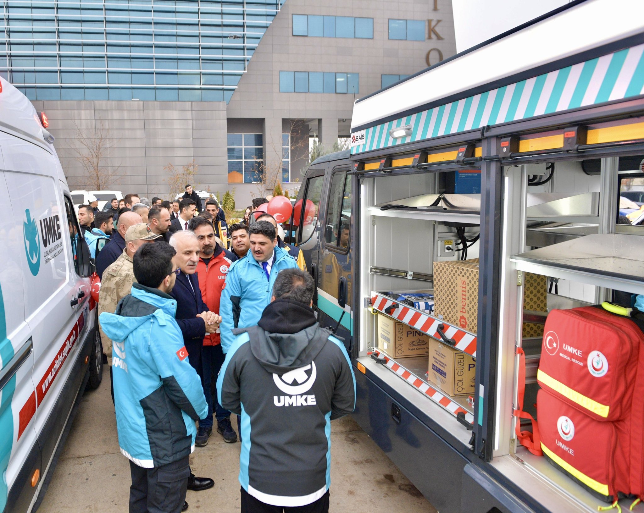 Diyarbakır’a 12 Ambulans Ve 4 Umke Aracı! Törenle Hizmete Girdi (2)