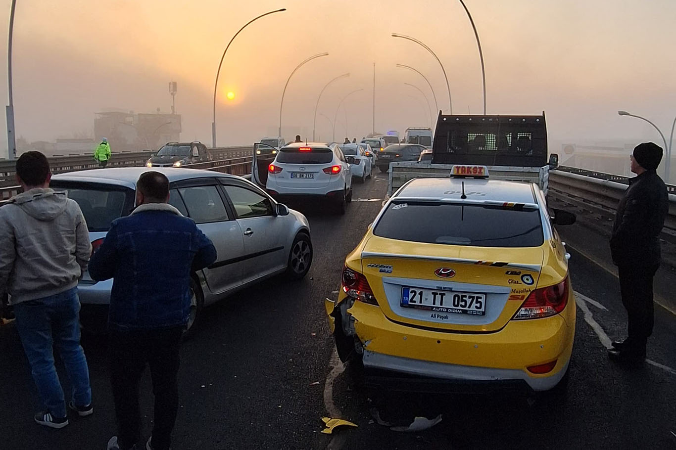 Diyarbakır’da 16 araç birbirine girdi; 6 Yaralı