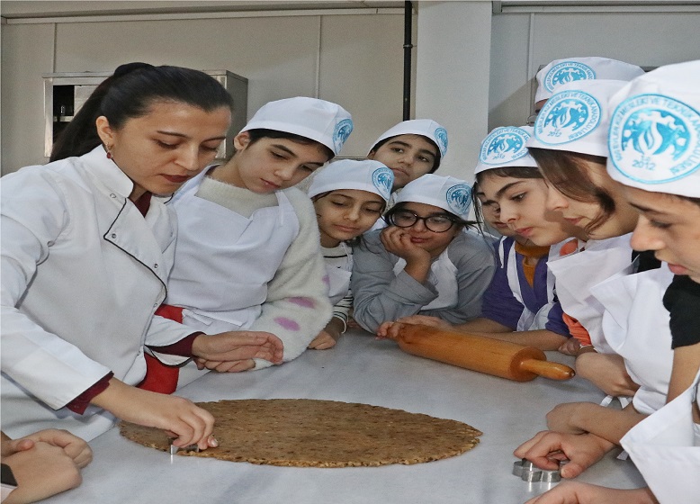 Diyarbakır'da Ortaokul Öğrencilerine Gastronomi Eğitimi