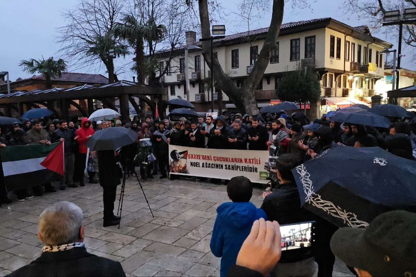 HÜDA PAR Bursa İl Başkanlığı: "Gazze için dua, zalimler için beddua vakti"