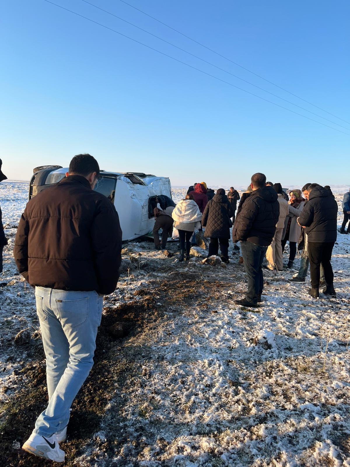 Diyarbakır’da öğretmen servisi kaza yaptı: 11 Yaralı