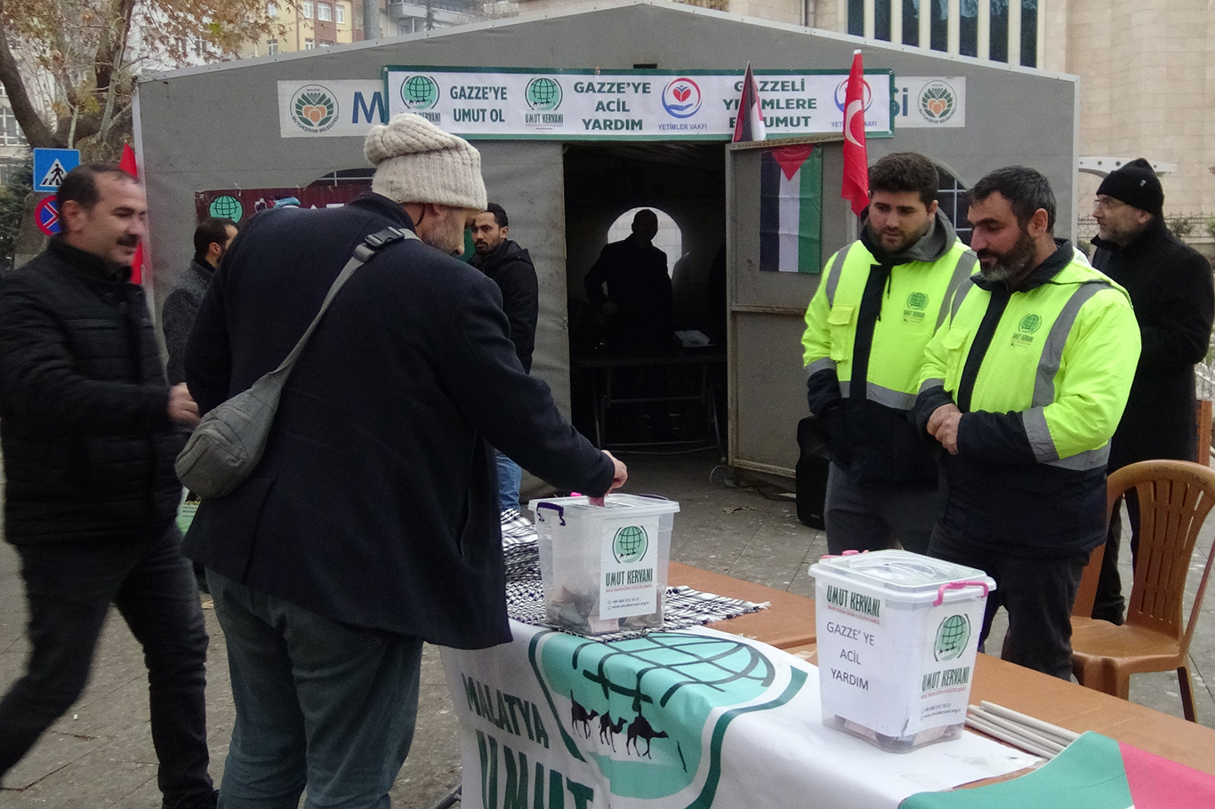 Malatya'da Gazze için yardım çadırı kuruldu