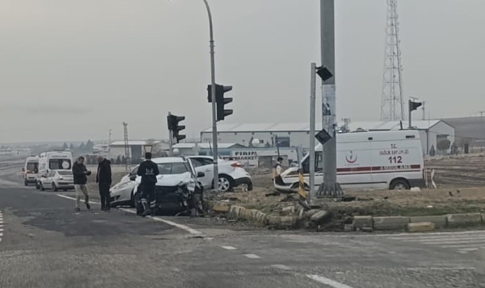 Diyarbakır’da Feci Kaza: Silvan Yolu Üçyol Mevkii’nde İki Araç Çarpıştı