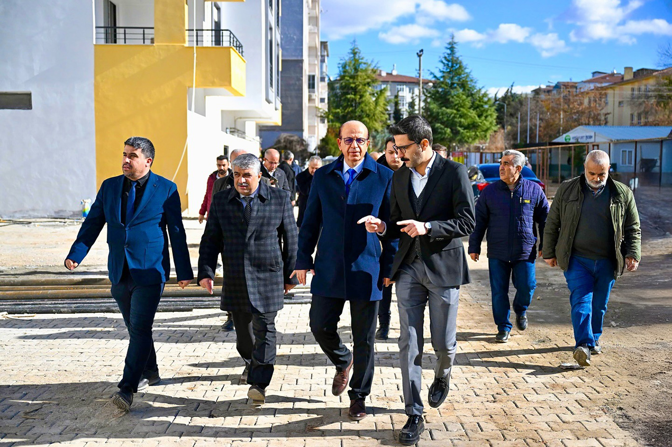 Yeşilyurt Belediye Başkanı Geçit, kentsel dönüşüm konutlarını inceledi