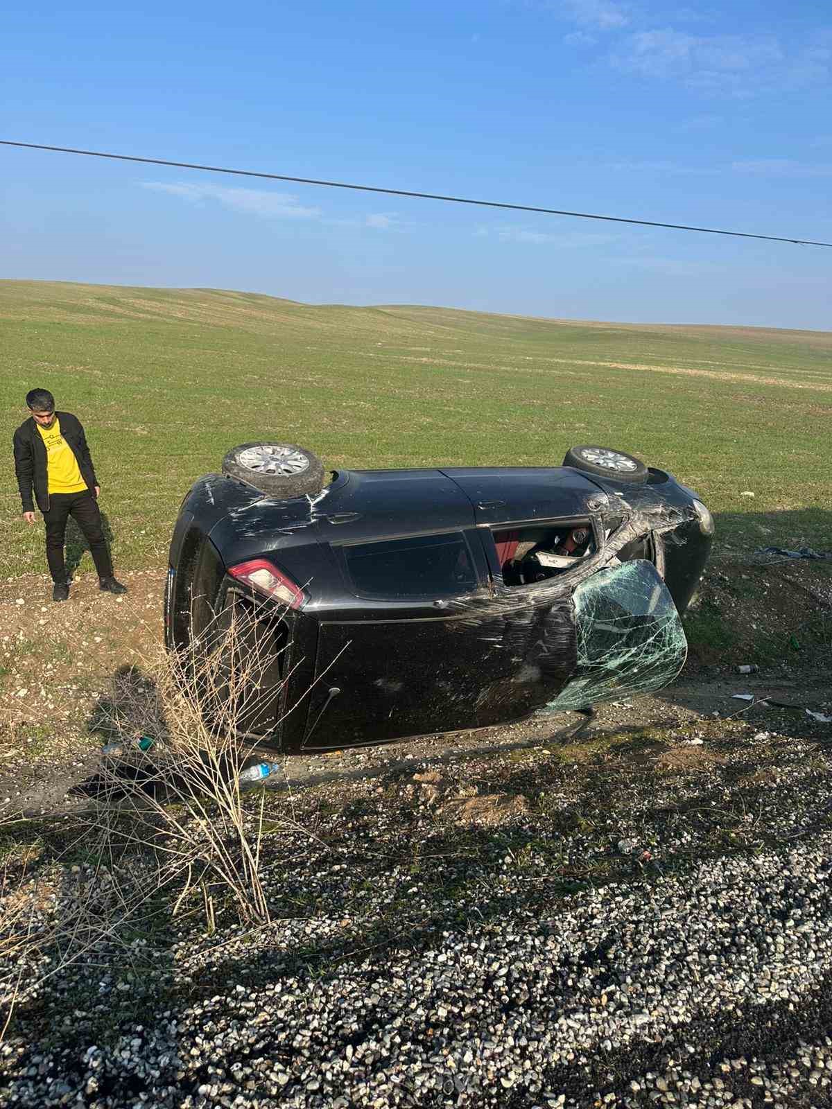 Diyarbakır’da takla atan otomobil sürücüsü yaralandı