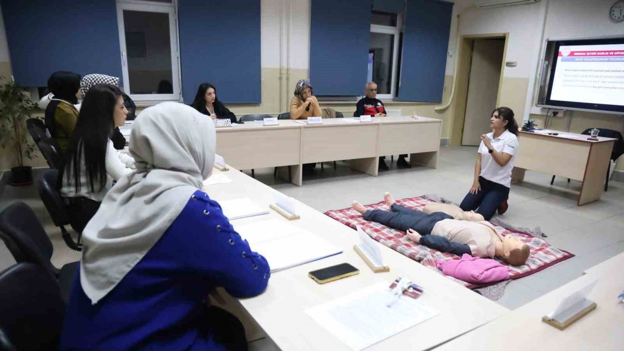 Elazığ’da ‘Hasta ve Yaşlı Öz Bakımına Destek’ kursuna yoğun ilgi