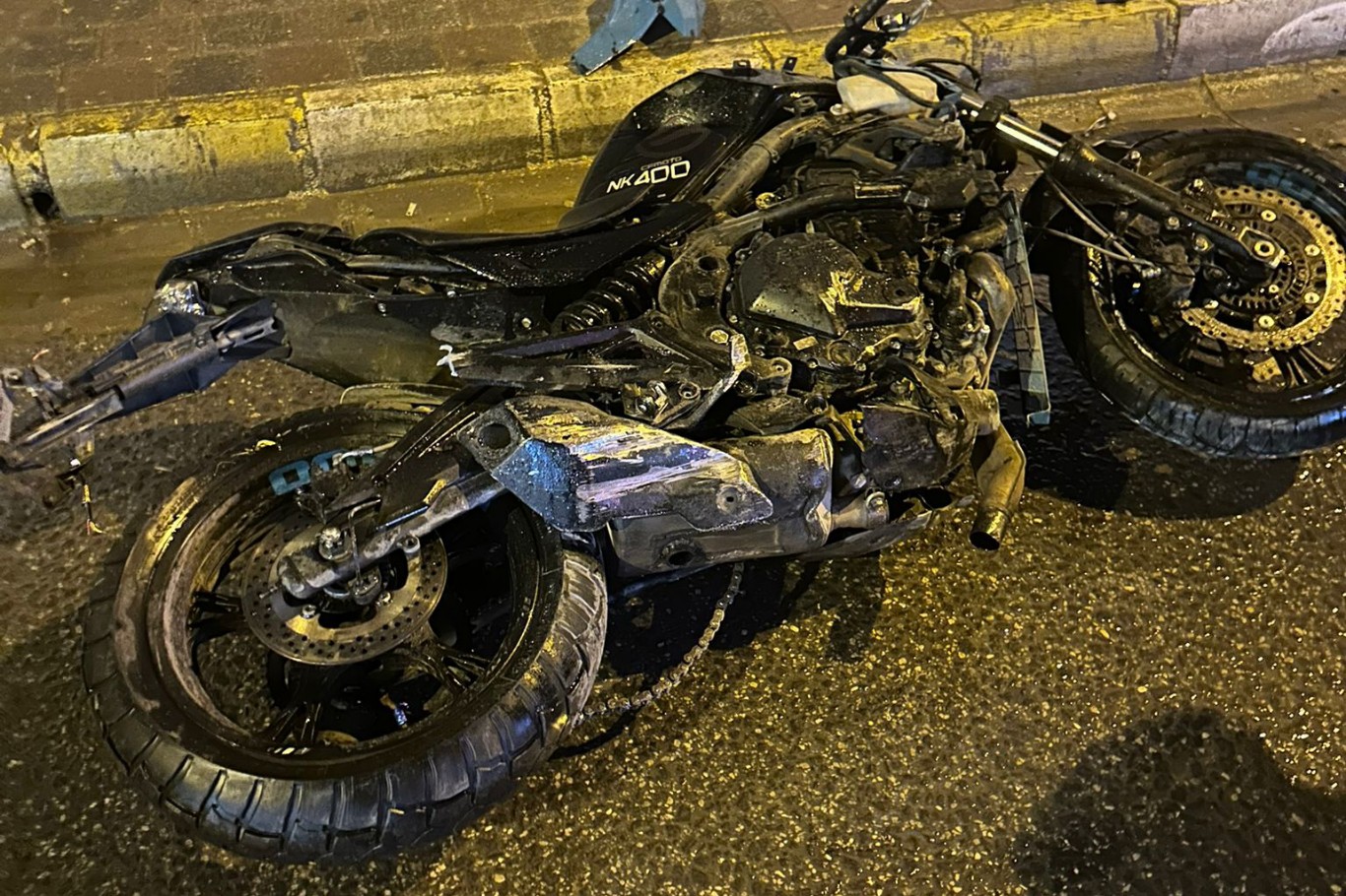 Motosiklet kaza yaptı: 2 ölü