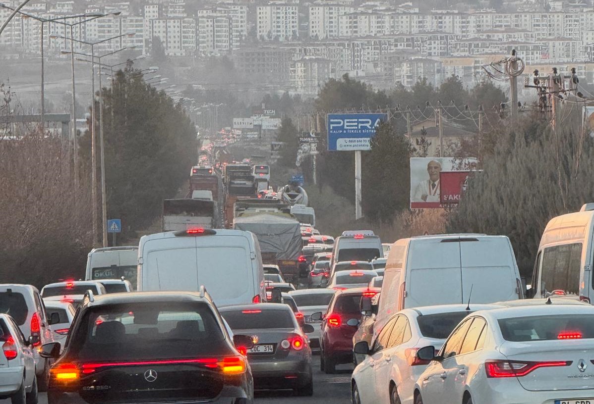 Diyarbakır-Silvan Yolu'nda trafik çilesi