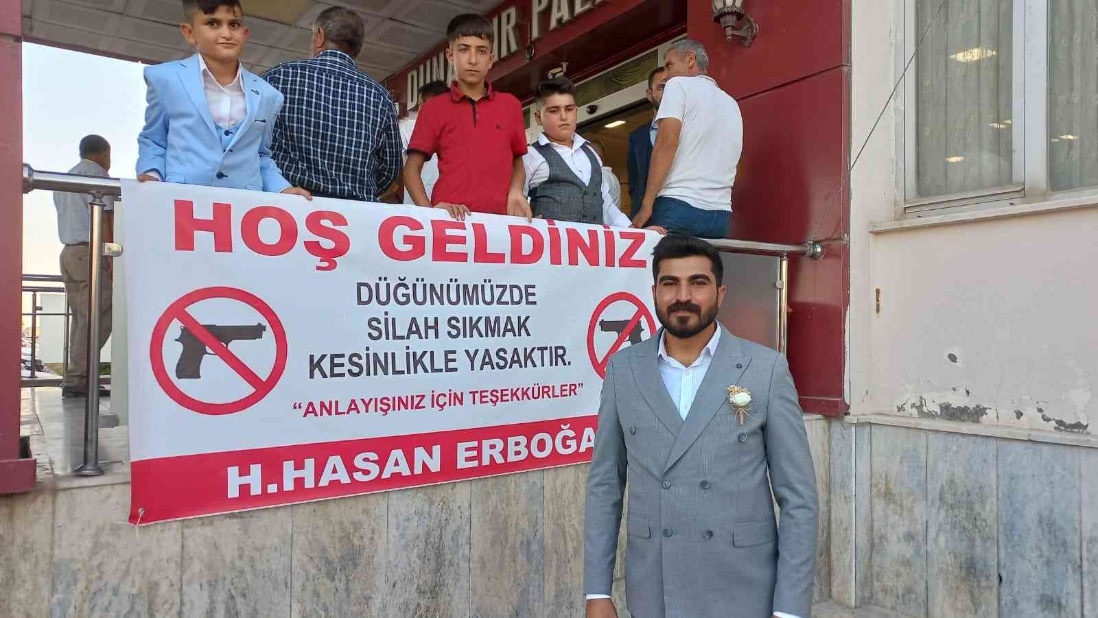 Mardin’deki aşiret düğününde örnek pankart: ″Düğünümüzde silah sıkmak kesinlikle yasaktır″