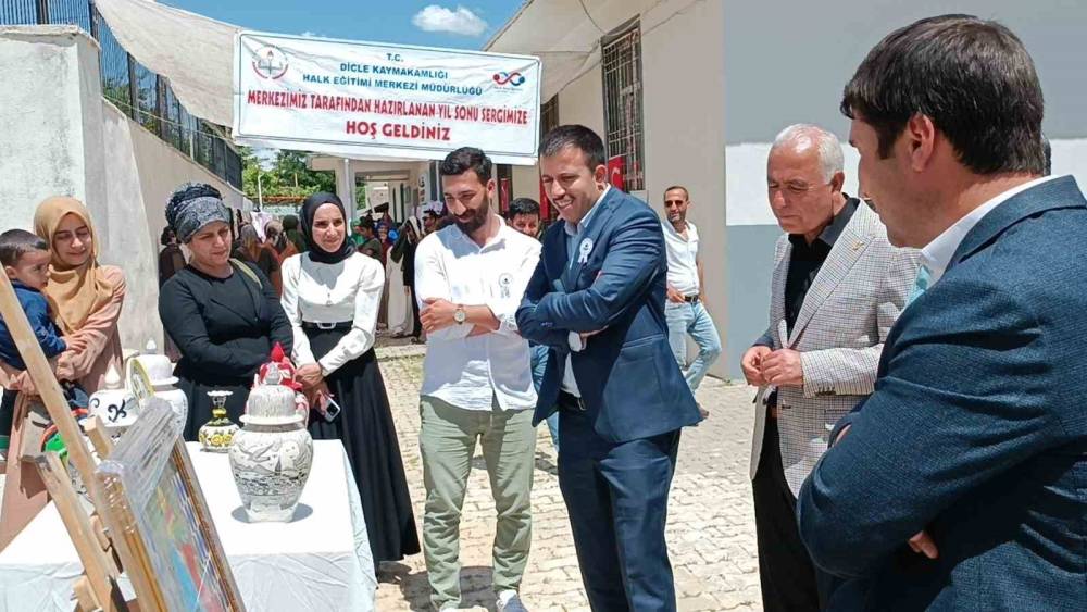 Dicle’de eğitim gören kursiyerler çalışmalarını sergiledi