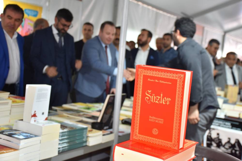 Bitlis'te ikincisi düzenlenen kitap fuarı okurlara kapılarını açtı