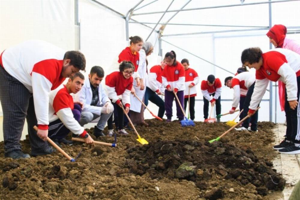 Geleceğin çiftçileri iş başında