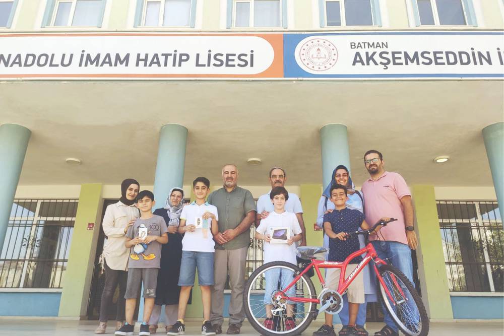 Batman'da deneme sınavında dereceye giren imam hatip öğrencileri ödüllendirildi