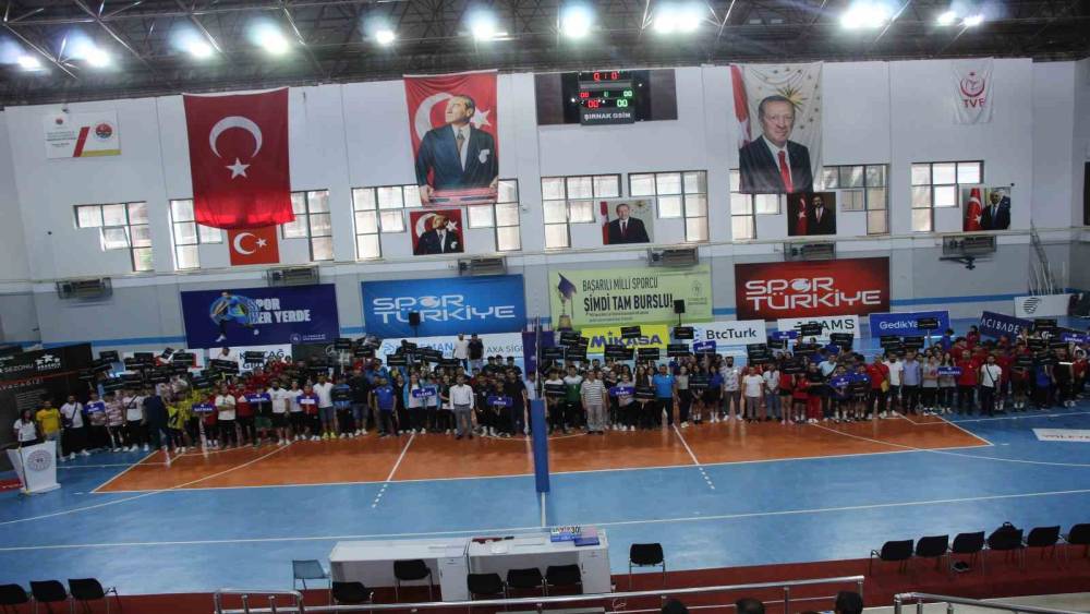 Şırnak’ta ANALİG voleybol çeyrek finali heyecanı başladı