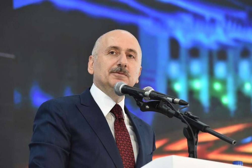 Bakan Karaismailoğlu: Yıl sonunda Gümüşhane-Bayburt Havalimanı'nı hizmete alacağız