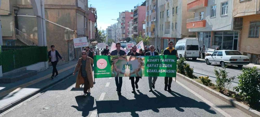 Dicle’de sağlıkçılardan sağlıklı yaşam yürüyüşü
