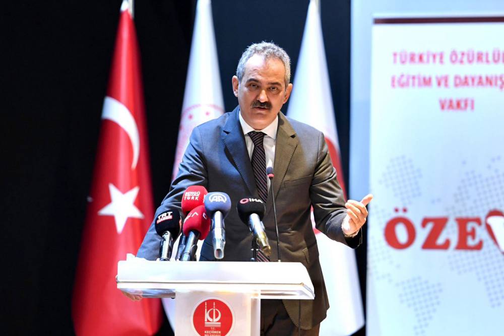 Bakan Özer: 10 bin çocuğa öğretmen göndererek evde eğitim imkânı sağlıyoruz