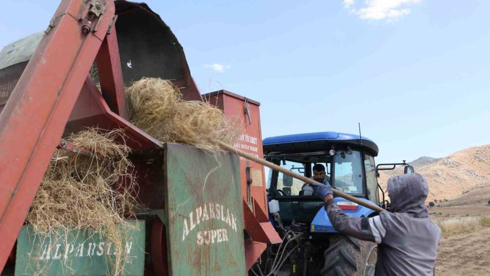 Siirt’te devam eden hasat sezonunda tarım aletlerine rağbeti artırdı