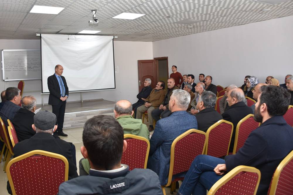 Muhtarlar aile okulu projesi eğitimlerine katıldı