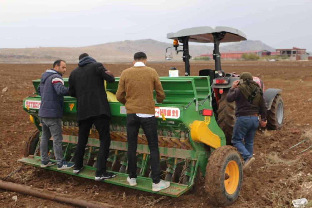 Taşımalı eğitim gören ‘liseli çiftçiler’ tarımda üretim merkezi olma yolunda (Videolu)