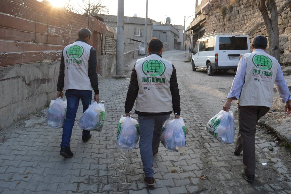 Regaib Kandili vesilesiyle Siirt'te yüzlerce aileye yardım yapıldı