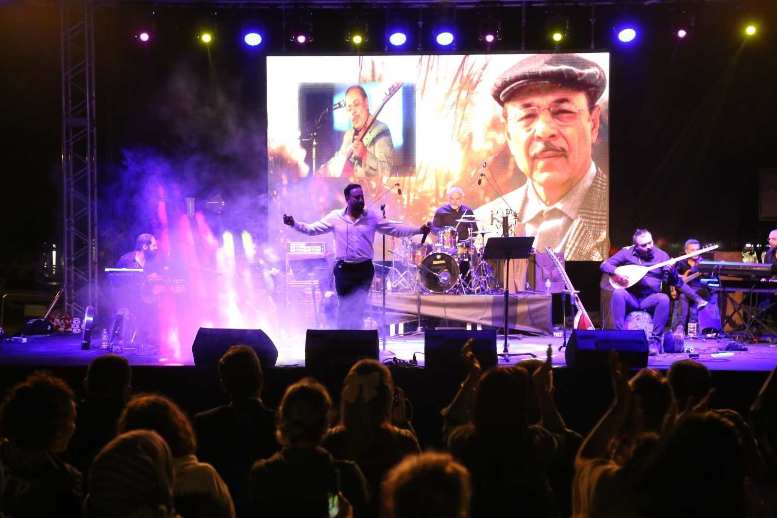 ″Ustalara Saygı″ konserinde Neşet Ertaş anıldı