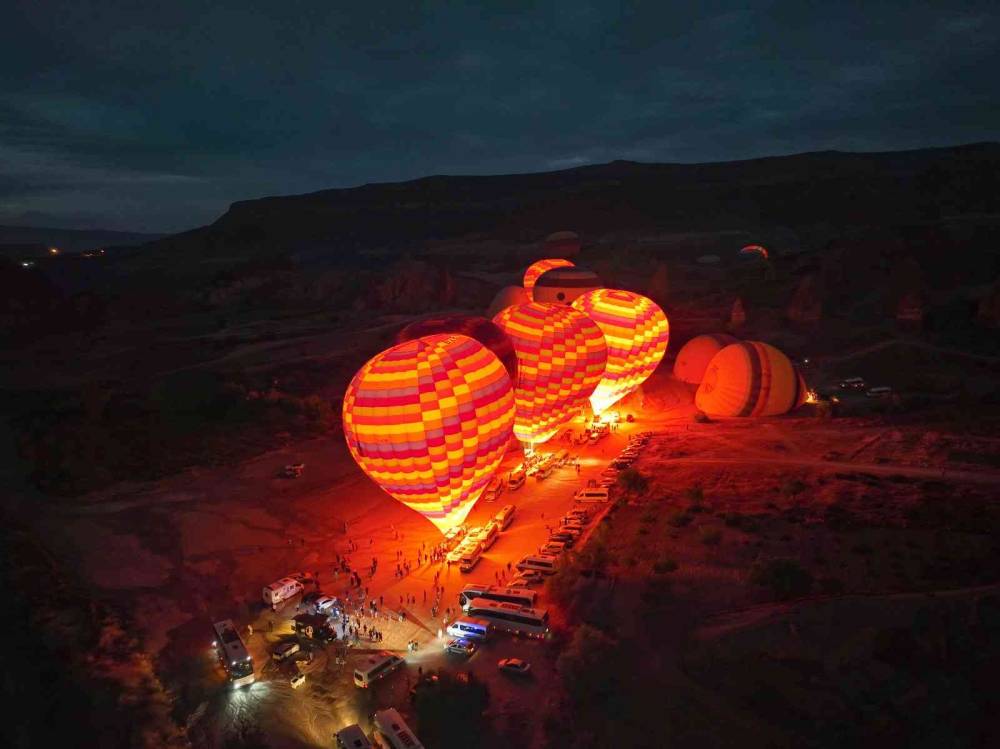 Gökyüzünden Kapadokya’nın eşsiz balon manzaraları
