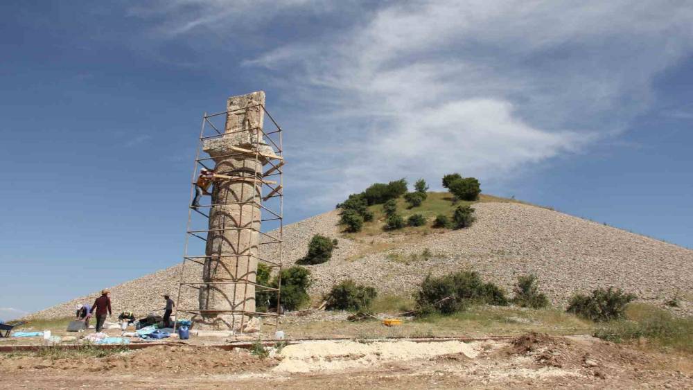 2 bin 43 yıllık ‘tokalaşma’ sütunu yeniden ayağa kaldırıldı