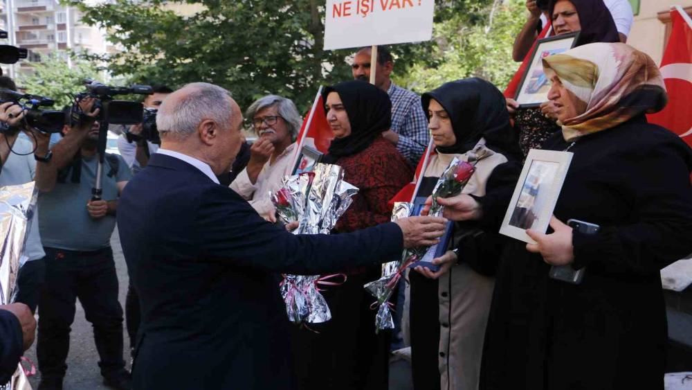 Cumhur İttifakı’nda yer alan DSP’den Diyarbakır annelerine ziyaret